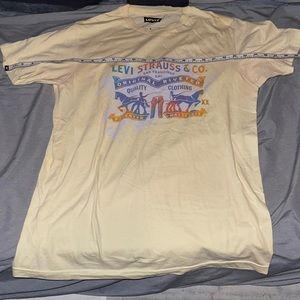 Levi Classic Yellow and Purple Logo Medium T-Shirt